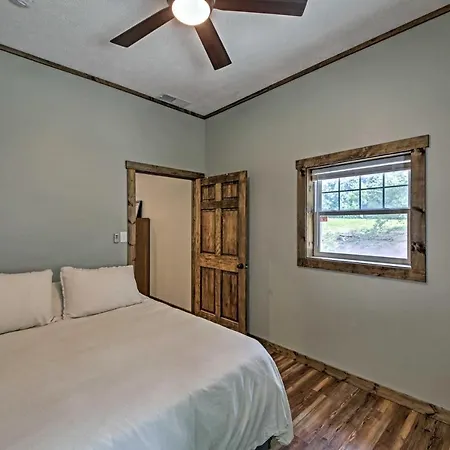Camp Monroe In Bloomington With Deck And Views! Villa